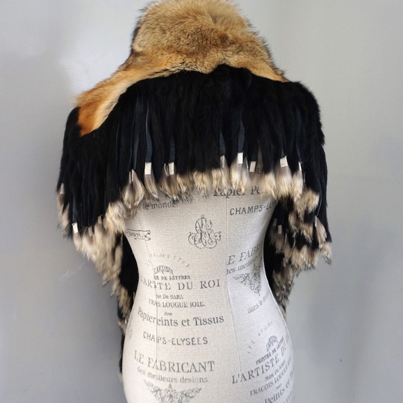 Virtual RUNWAY Collection Fox Wrap Poncho Fringe - Picture 4 of 6